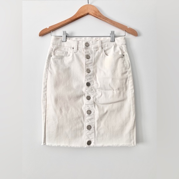 🌟PRICE DROP🌟 BLANK NYC white button-front stretchy cut-off pencil JEAN SKIRT - Picture 7 of 12